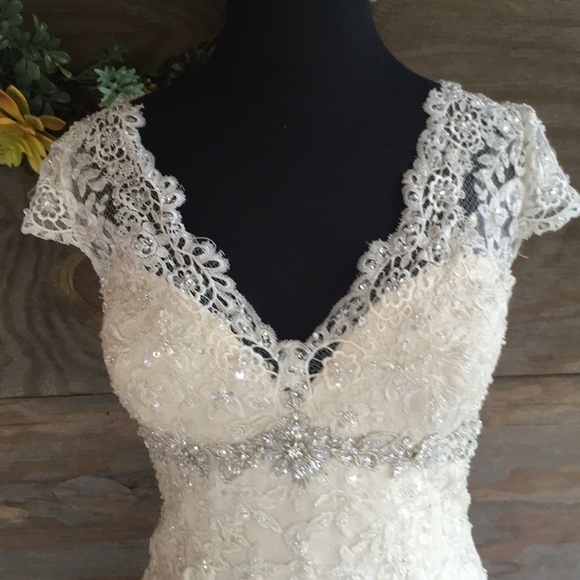 π Allure Couture C207 - Picture 3 of 8